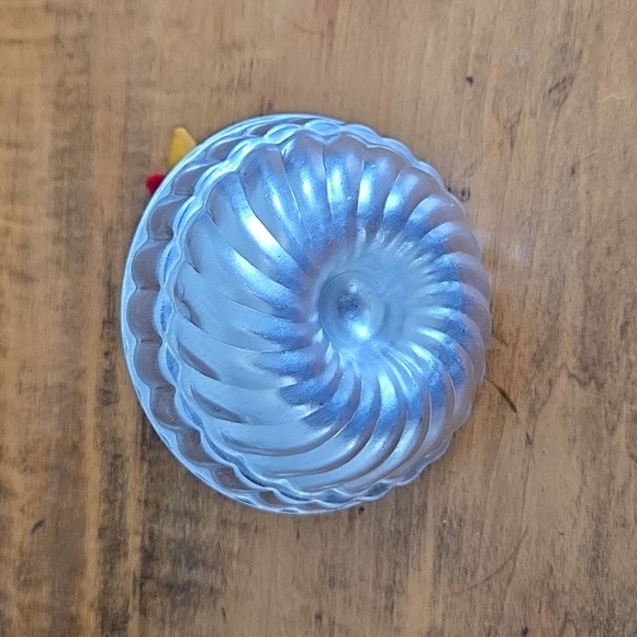 Hand Crafted Chicken On Her Nest Pin Cushion - Picture 4 of 4